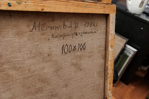 Оборот картины «Натюрморт» — подпись и надписи автора